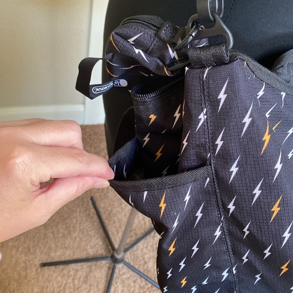 LE SPORTSAC | EUC Dakota medium lighting bolt duffel bag/weekender - Picture 5 of 13